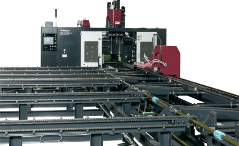 タケダ機械株式会社の形鋼加工機「CBF-4020Ⅱ-M」。自動測長、超硬ドリル対応高速スピンドル、ATCを備え、H形鋼最大400×200mmの孔あけ・切断を行う複合加工機。