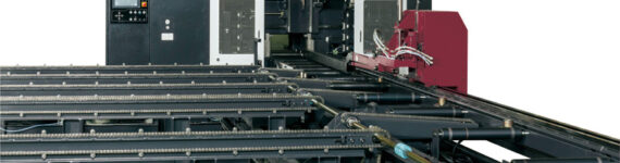 タケダ機械株式会社の形鋼加工機「CBF-4020Ⅱ-M」。自動測長、超硬ドリル対応高速スピンドル、ATCを備え、H形鋼最大400×200mmの孔あけ・切断を行う複合加工機。